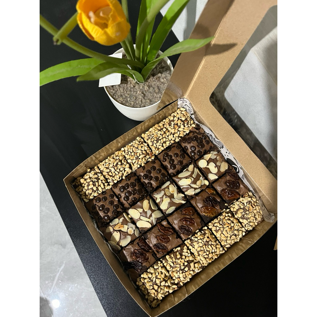 

Fudgy Brownie Premium✨ uk 20x20✨