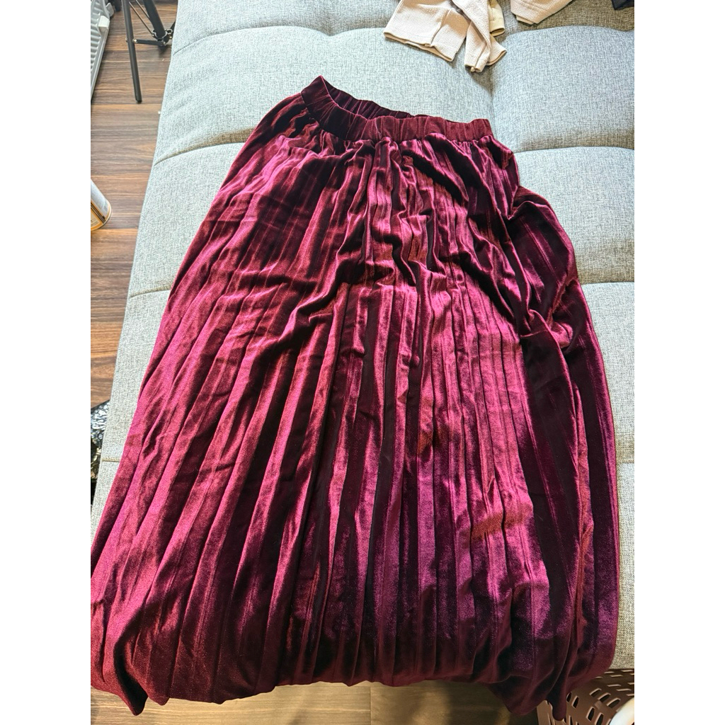 Rok merah maroon