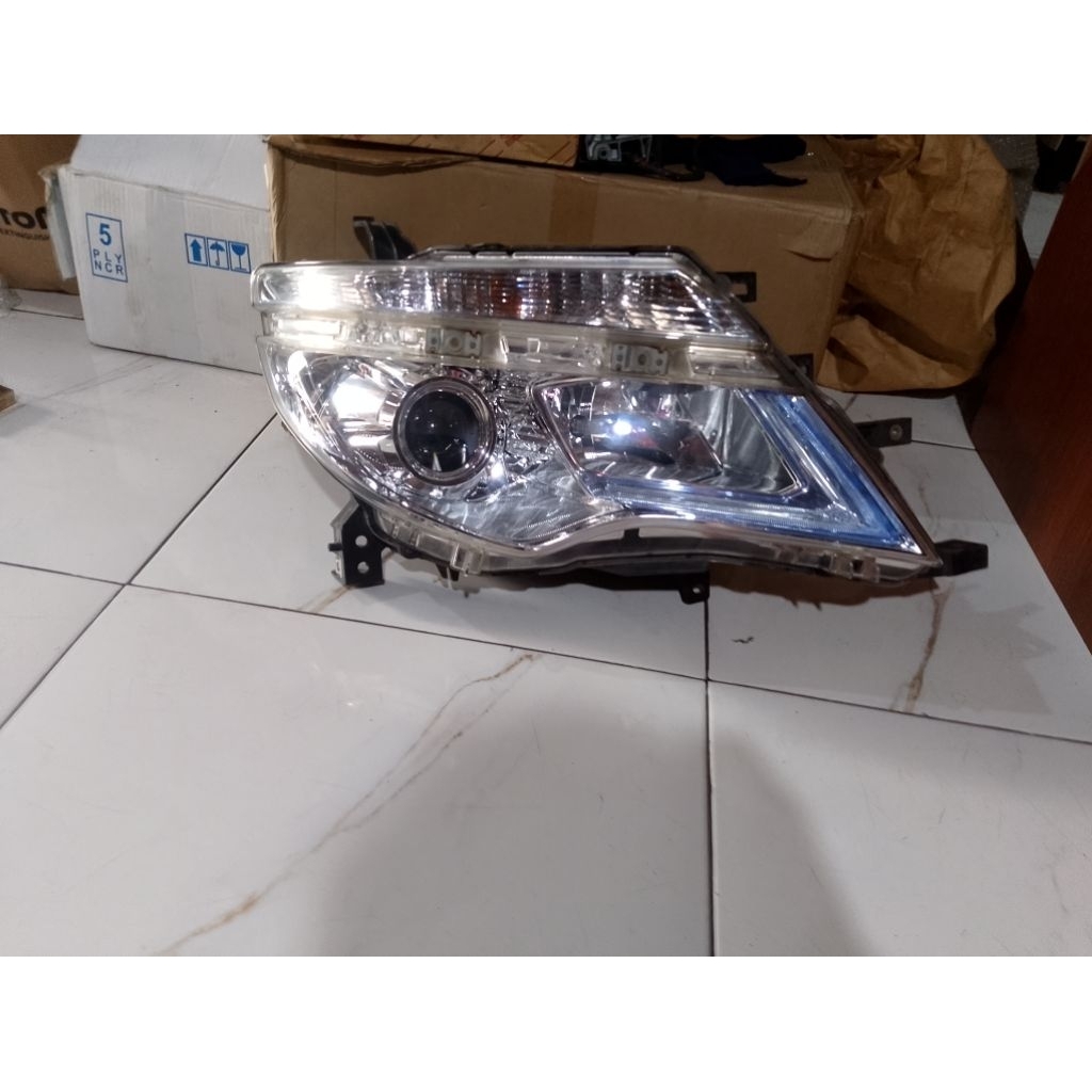 Headlamp Nissan Serena C26 Copotan Original Kanan