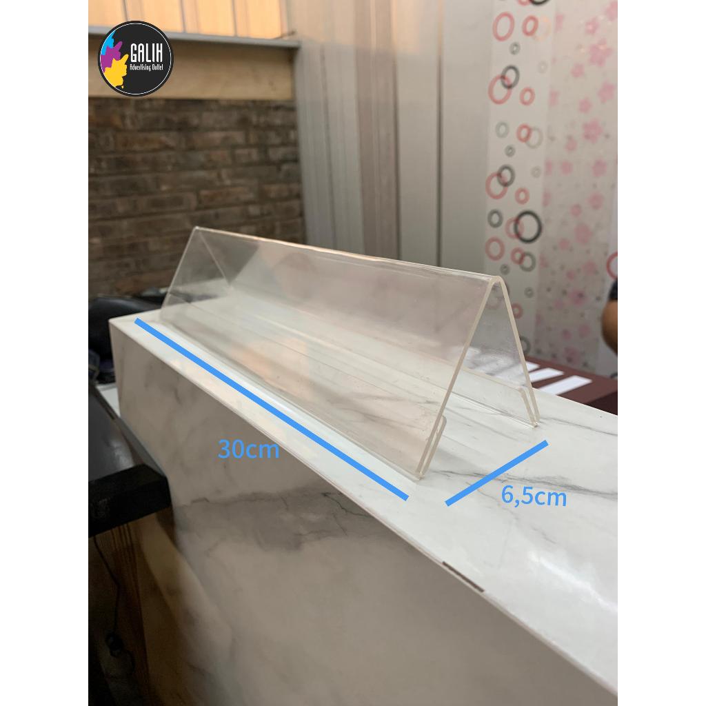 

papan nama akrilik/papan nama meja