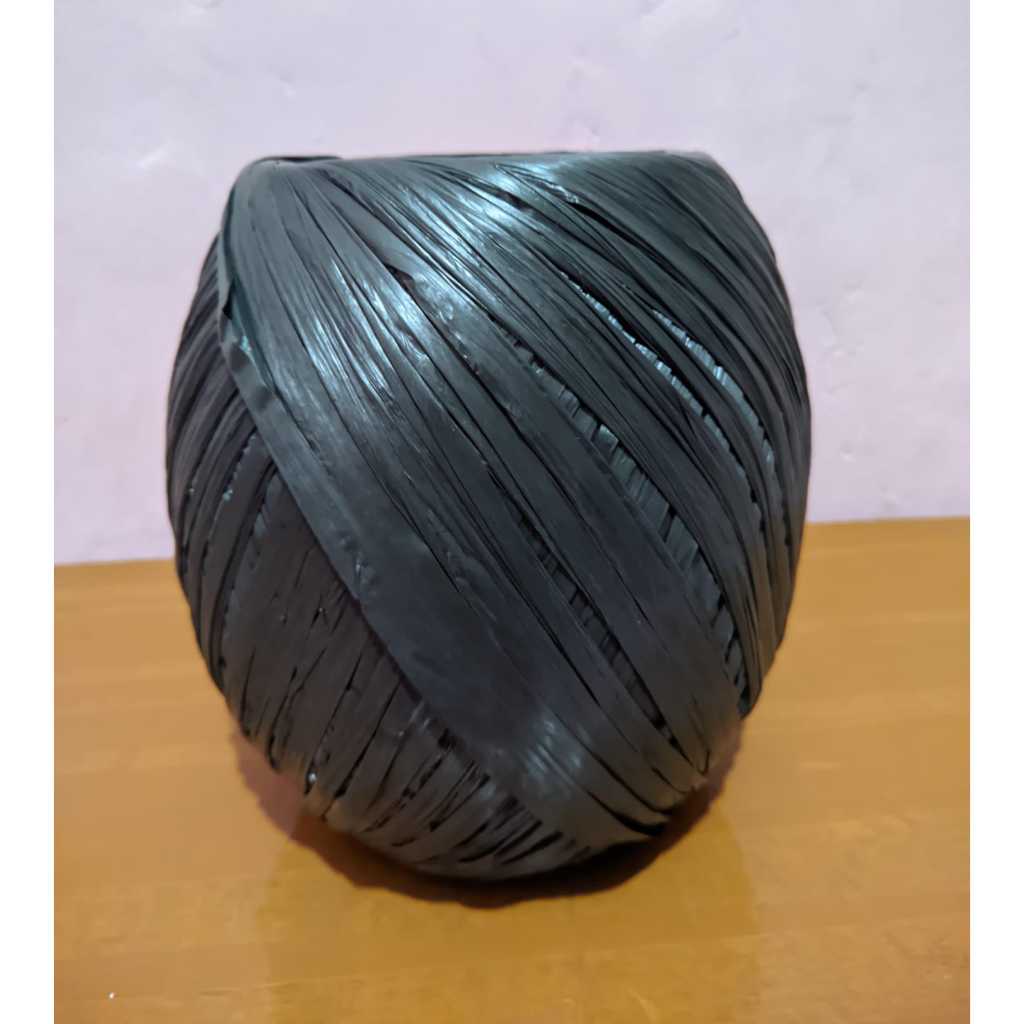 

TALI RAFIA HITAM TEBAL 1KG