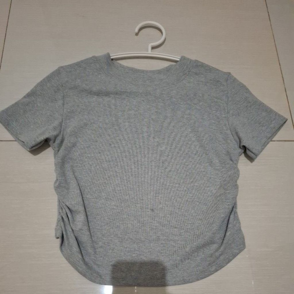 Preloved Atasan Kaos Thong Glom Grey