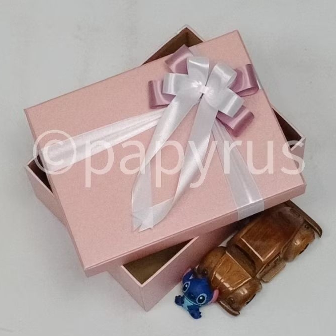 

PAPYRUS 17,5x22,5 Tinggi 5cm Kotak Kado Gift Box V3