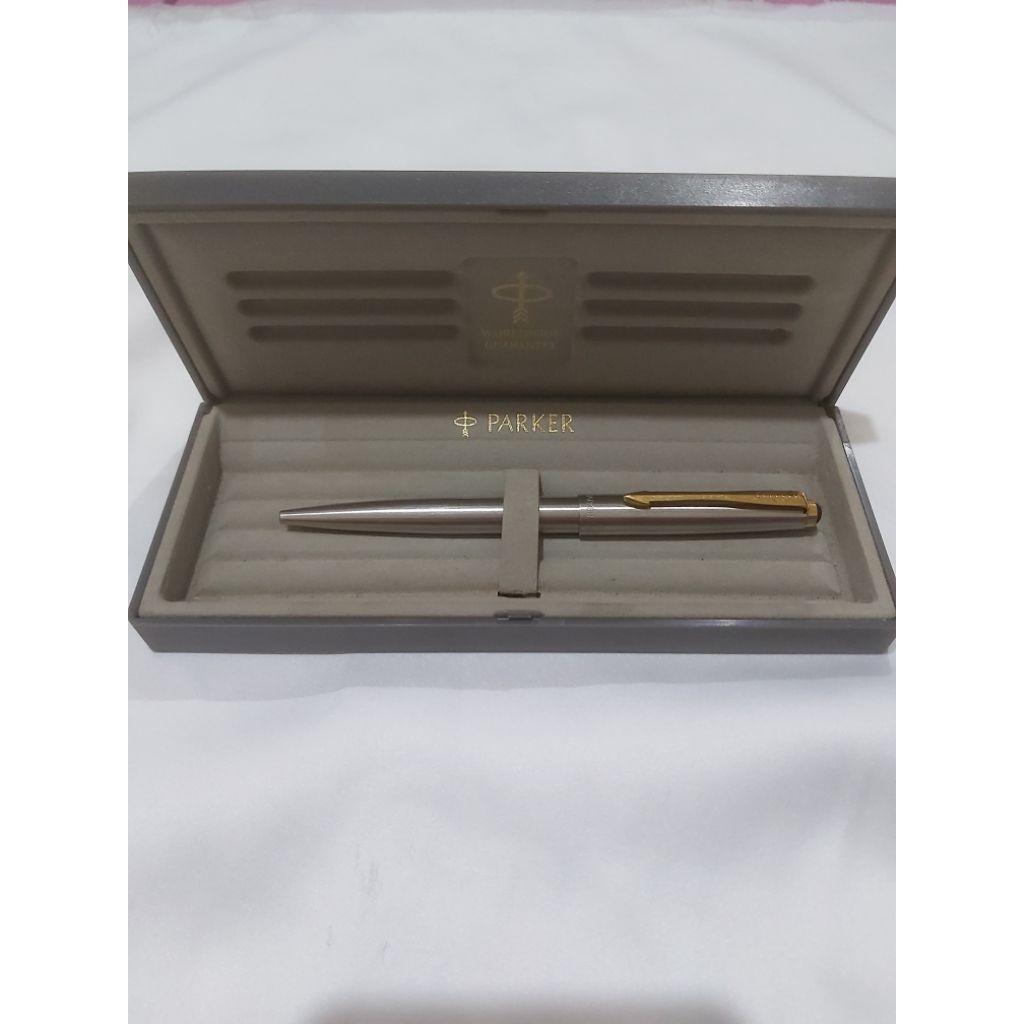 

Preloved Ballpoit Parker 45 Silver, Ballpoint Parker made in UK