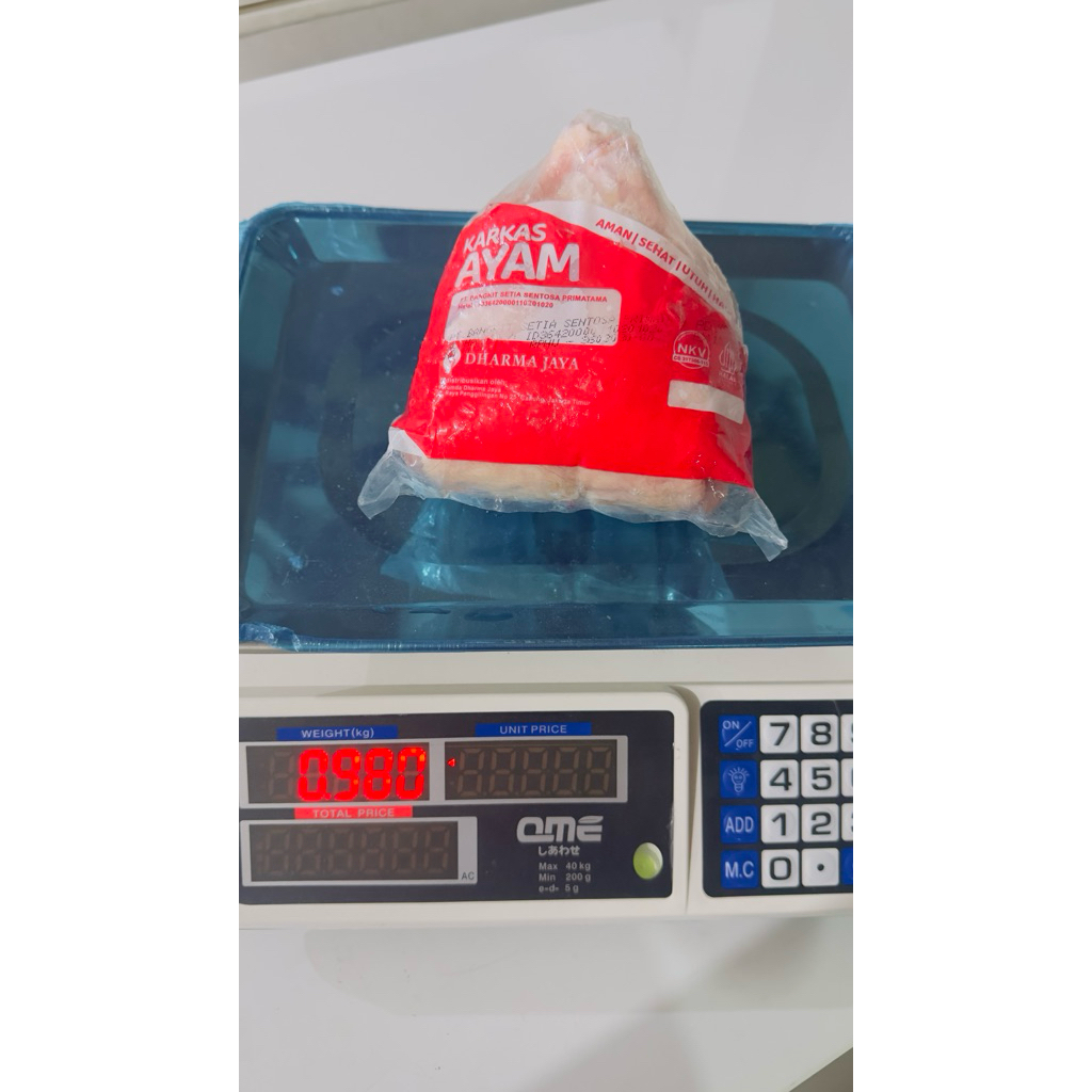 

KARKAS AYAM UTUH FROZEN / AYAM BROILER 900 GR