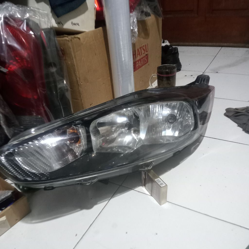 Headlamp Lampu Depan Ford Fiesta