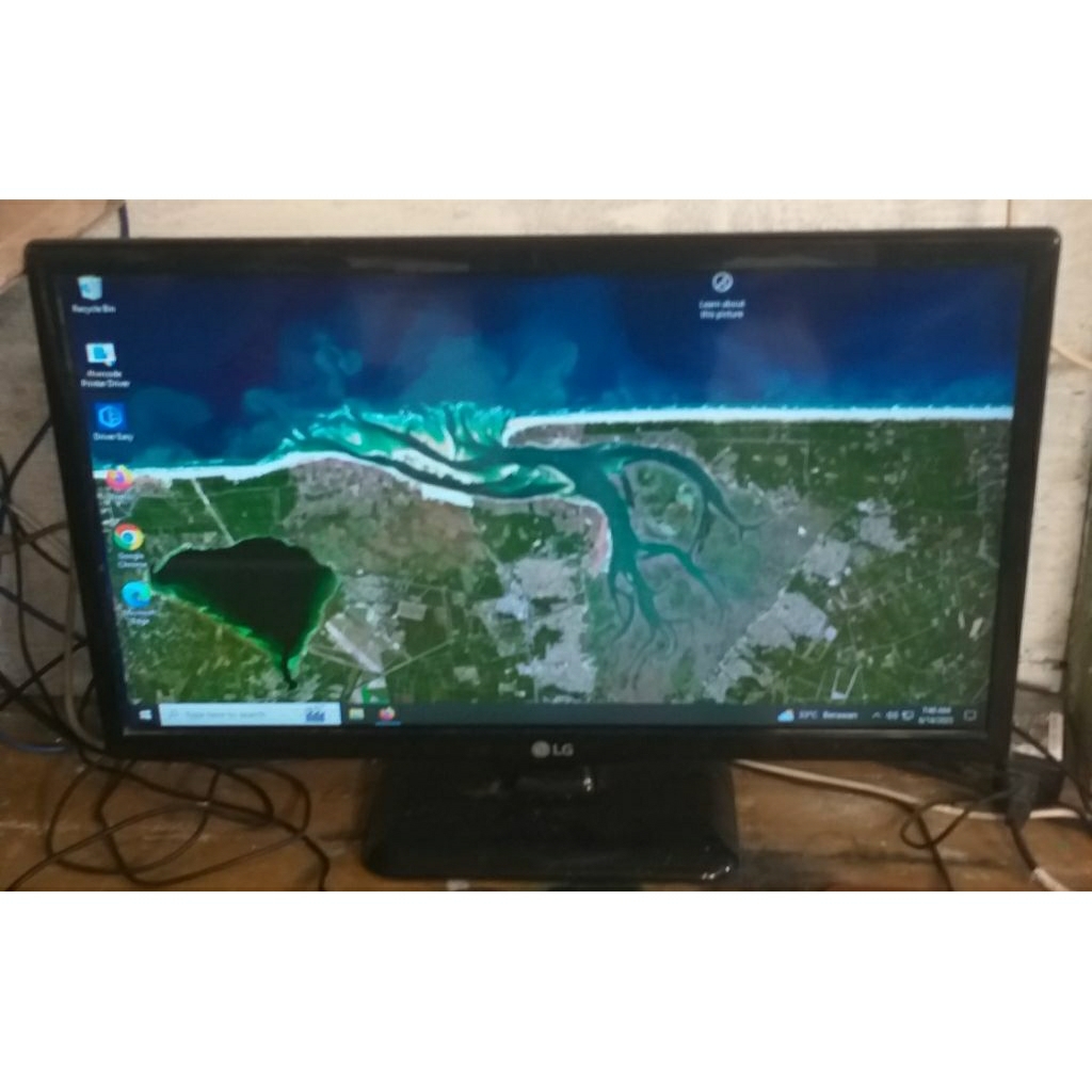 Monitor 24.inch monitor TV LCD No: 24MT47A DAYA: 19V-1.6A Monitor dan Kabel VGA, MINUS GARIS DAN PAN