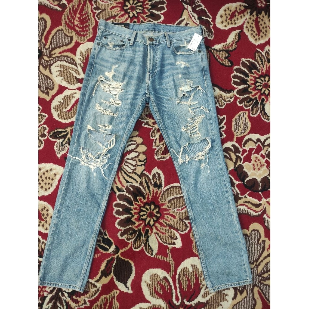 Celana Jeans Hollister California Size 32 Warna Biru Muda (Kondisi Like New)