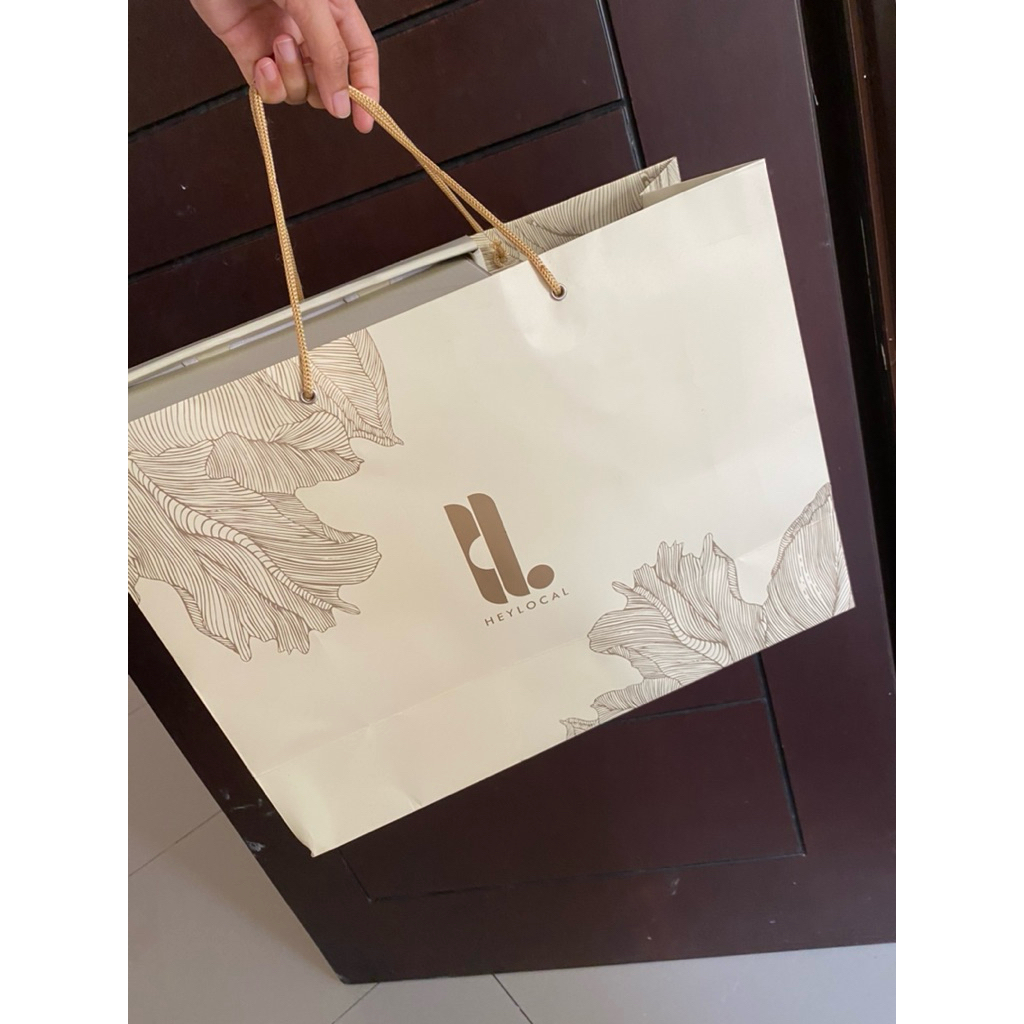 

PAPER BAG HEY LOCAL, MOTHERCARE, THIS IS APRIL, SEPHORA, H&M, SOCIOLLA,THE BODY SHOP, THE OBERMAIN, RIA MIRANDA