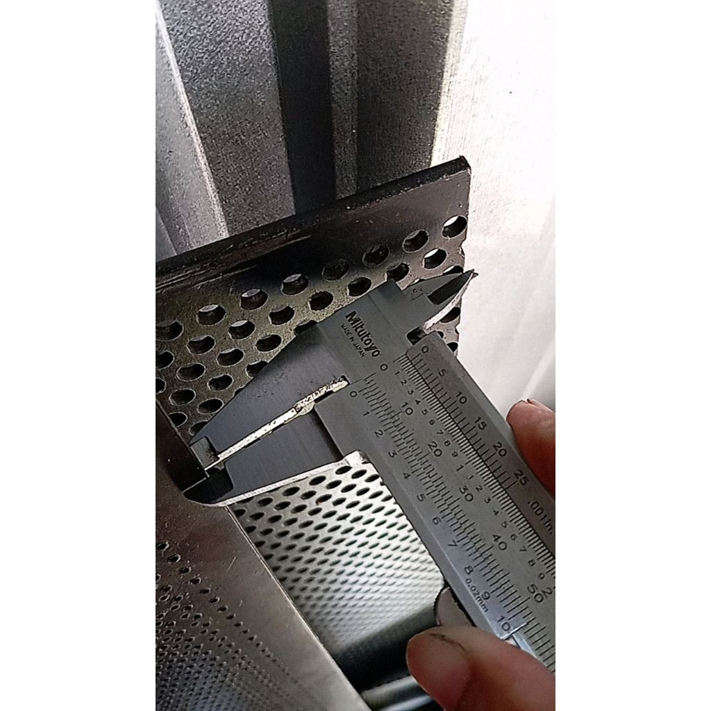 17x100 cm plat besi lubang 8mm tebal 2mm