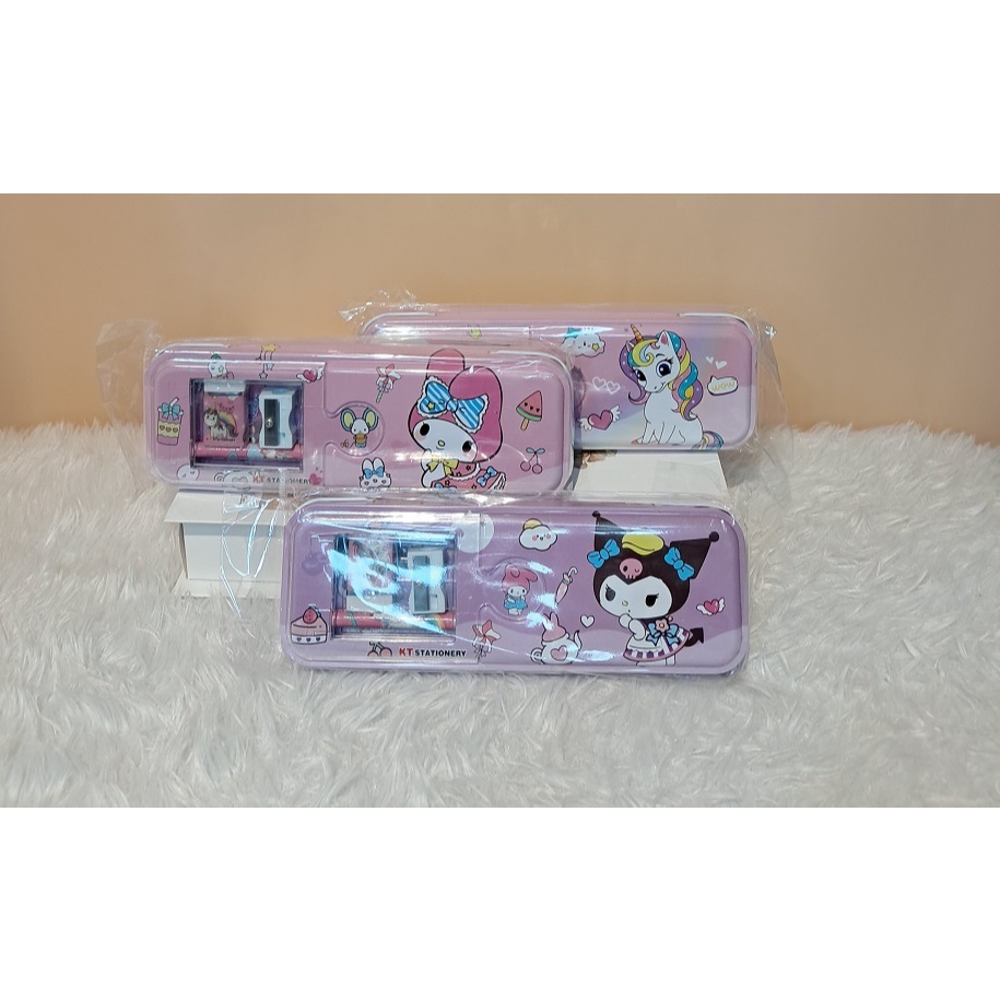 

Kotak Pensil Kaleng Bentuk Puzzle/Tempat Pensil Kaleng fancy Sanrio SCO-828 / pencil case kaleng / pencil case disney / kotak pensil kuromi / kotak pensil melody / kotak pensil disney