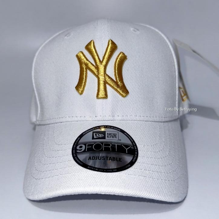 topi baseball ny warna putih logo emas