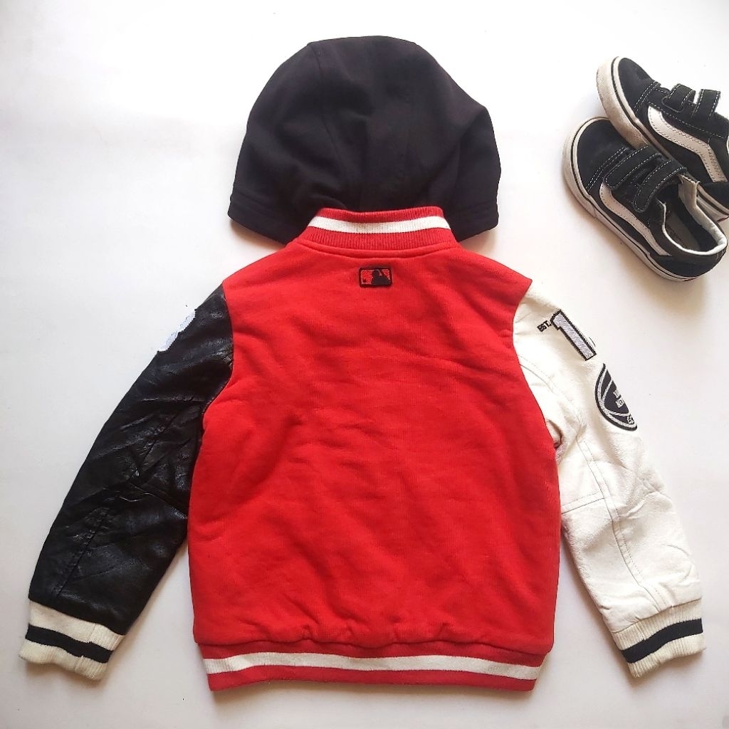 varsity niskala market mulai 100k