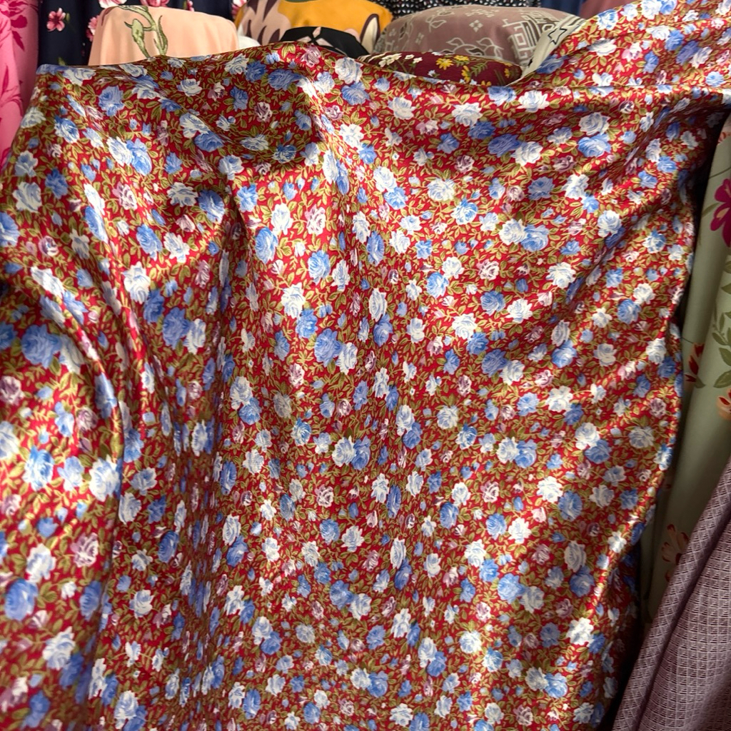 Kain Silk Motif Premium - kain satin silk premium - kain satin meteran - kain bahan silk motif bunga
