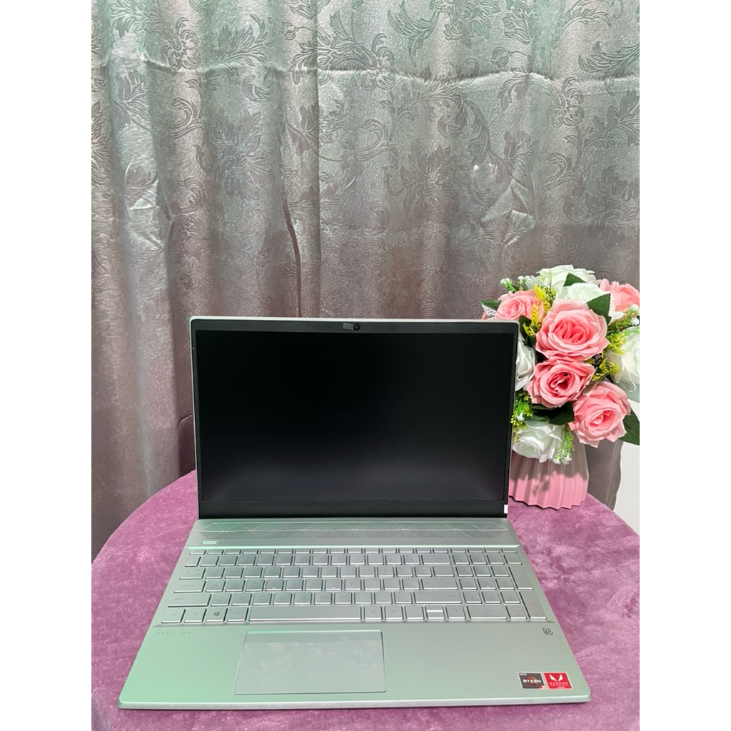 Hp PAVILION, AMD Ryzen 3, SSD 512 GB, RAM 8 GB.