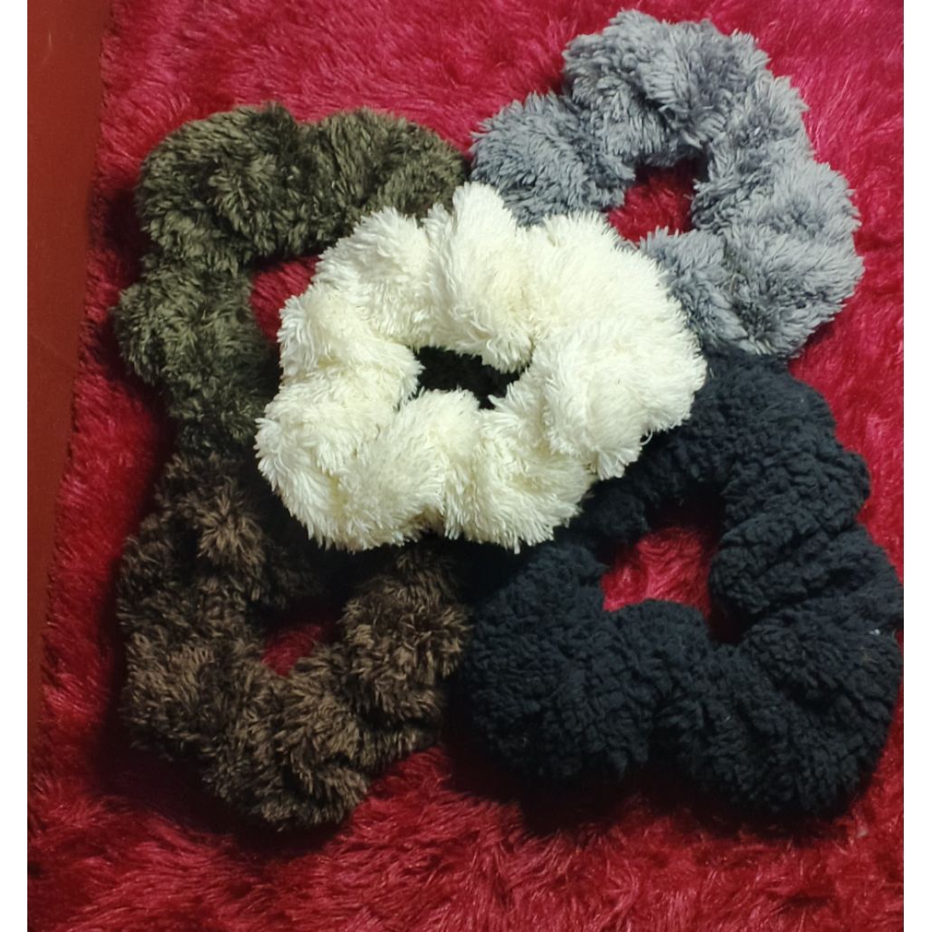 Ikat Rambut Jumbo Scrunchie Lembut Model Bulu - Cocok Untuk Berbagai Jenis Rambut