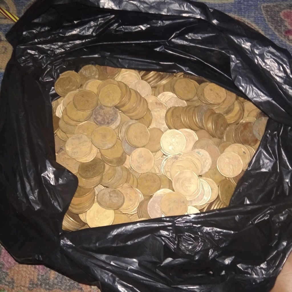 Uang koin 100rp karapan sapi