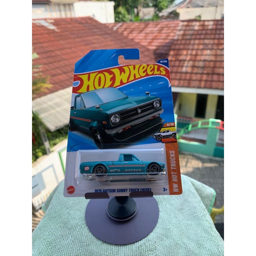 Hot Wheels Datsun