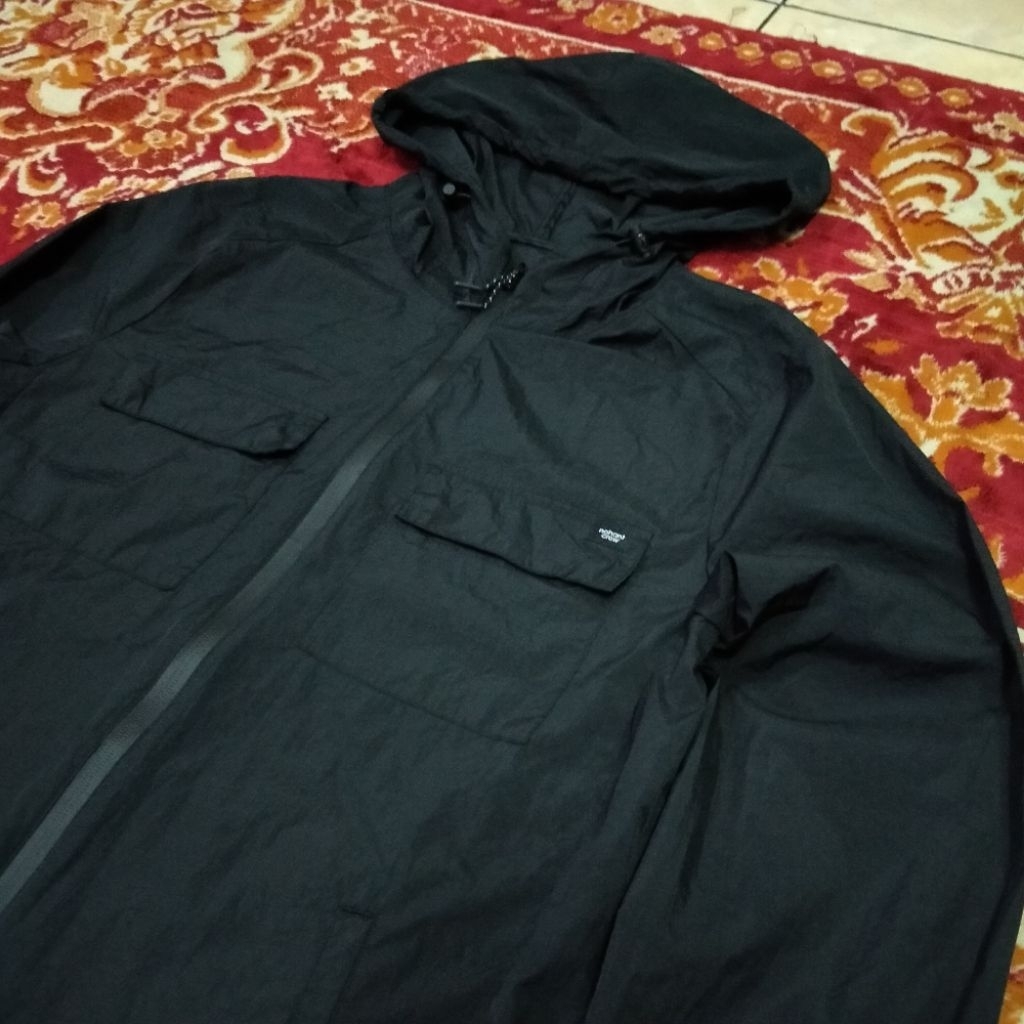 Jaket outdoor nohant-crew size L fit XL waterproof ringan satu layer