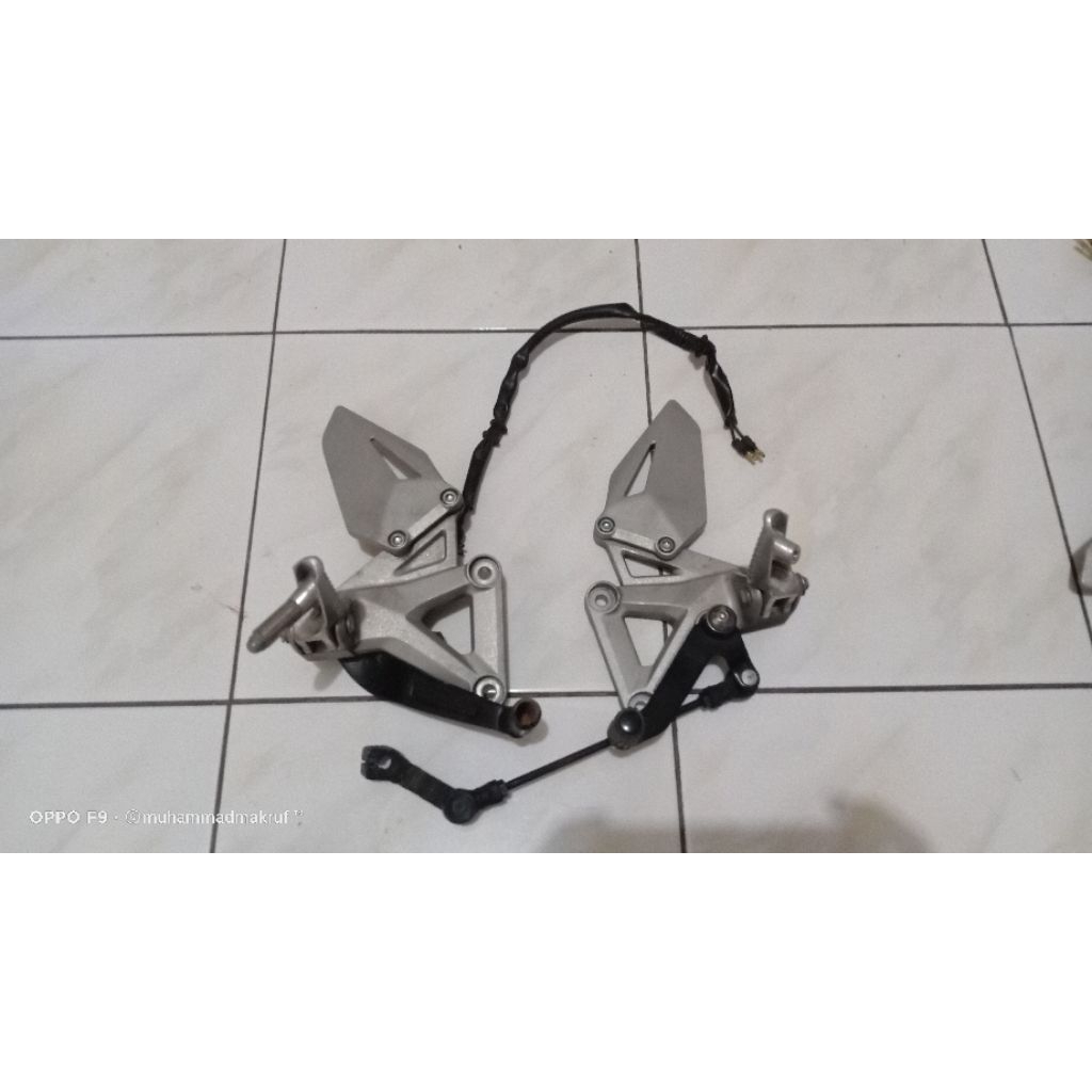 Footstep depan CBR 250rr original