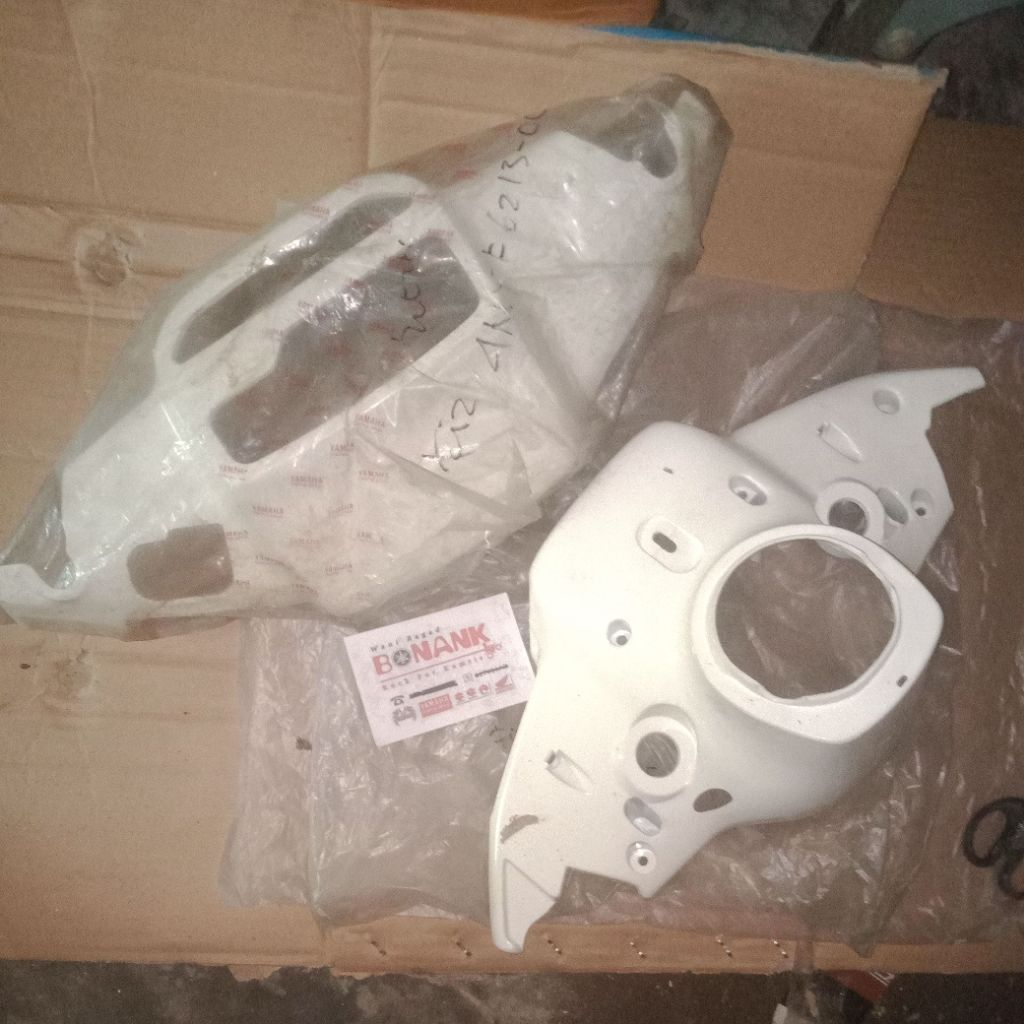 cover kaber kaper kafer body bodi batok lampu reflektor sein sen rating reting riting depan atas baw