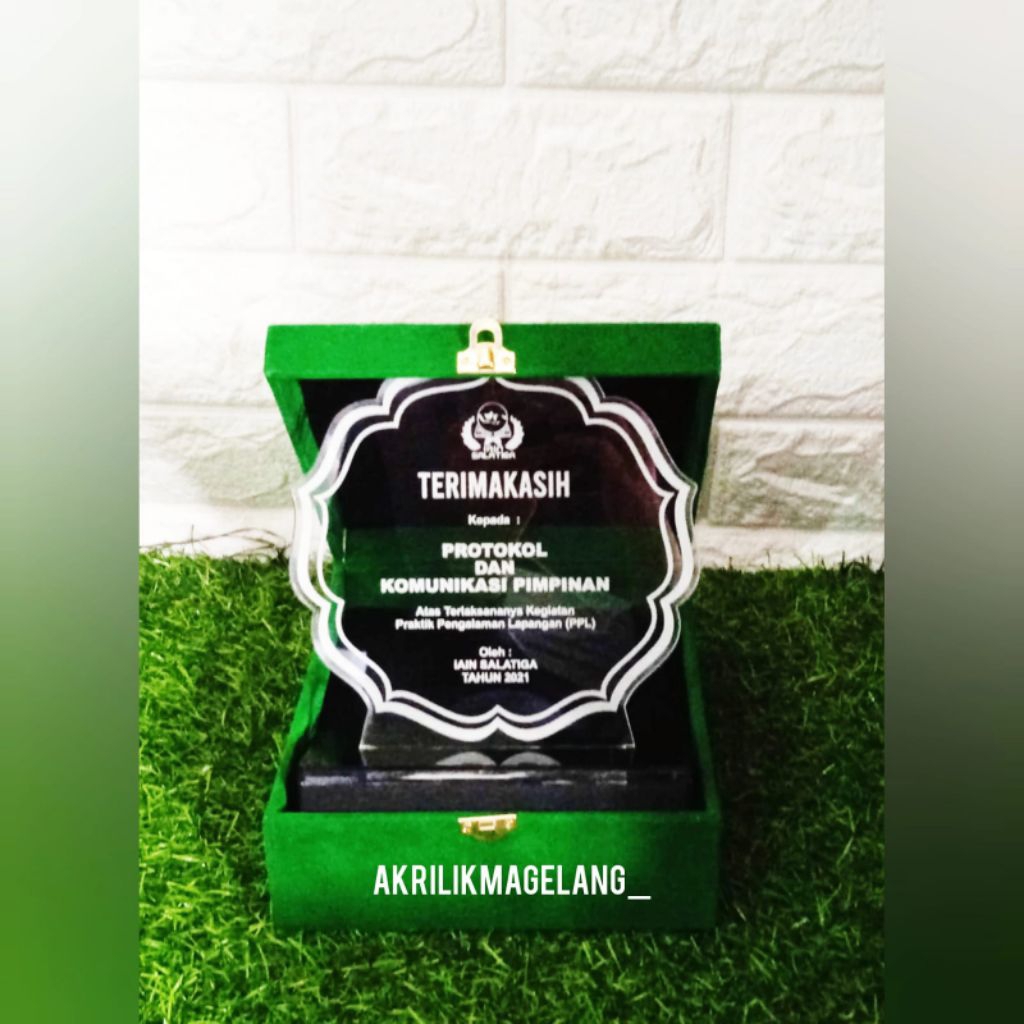 Plakat Grafir Akrilik | Plakat Wisuda | Plakat Kenang-kenangan | Hadiah Widua Premium