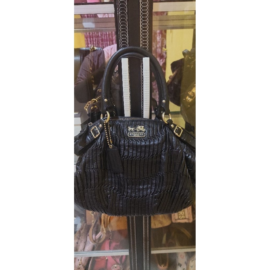 tas wanita top handle coach kulit asli warna hitam