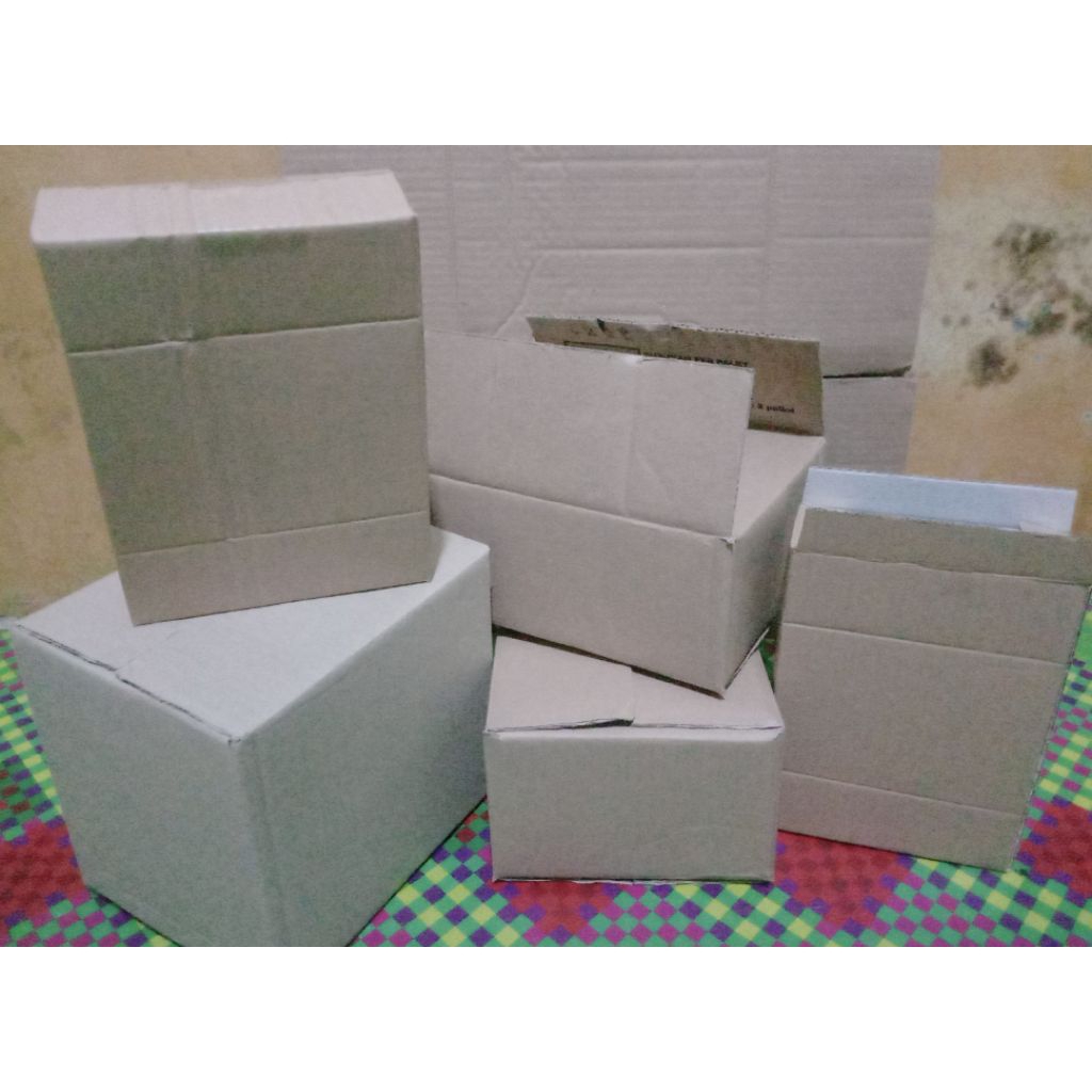 

dus Peking bekas sudah di balik bagian warna di dalem (24cmx17cmx7cm) per 1 biji