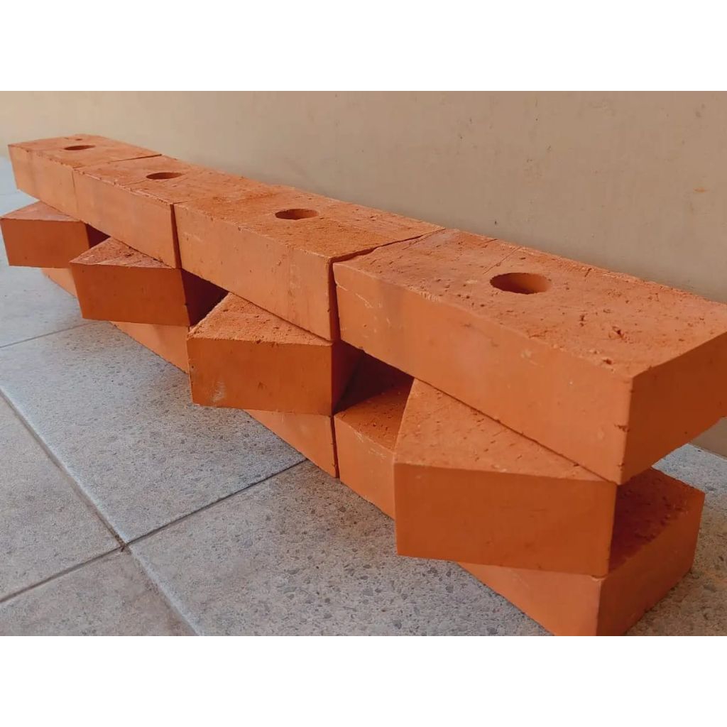 Bata Expose Merah Lubang 1