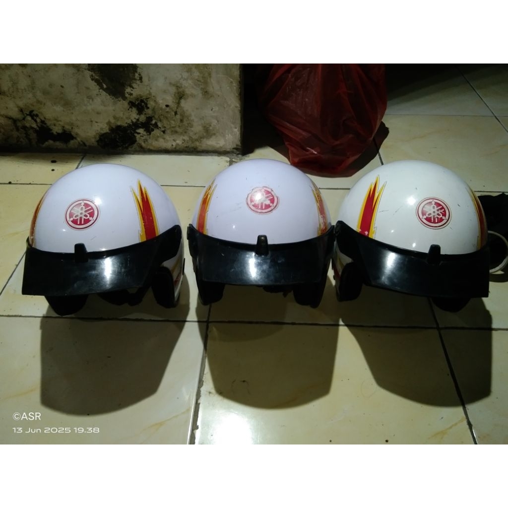 HELEM/HELM YAMAHA JADUL/LAWAS WARNA PUTIH ORIGINAL SECOND