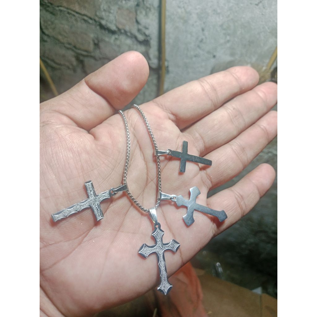 Kalung Liontin Salib bahan besi putih (tidak berkarat)