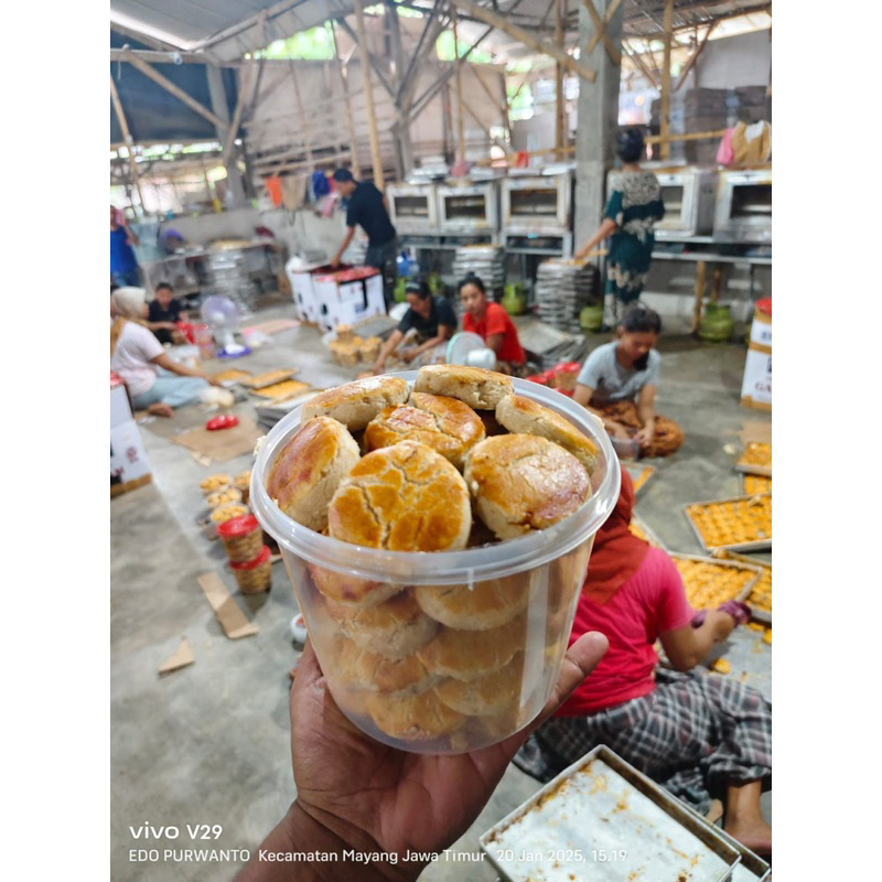 

KUE KACANG JEMBER 1kg / KUE KACANG MAK ENAK