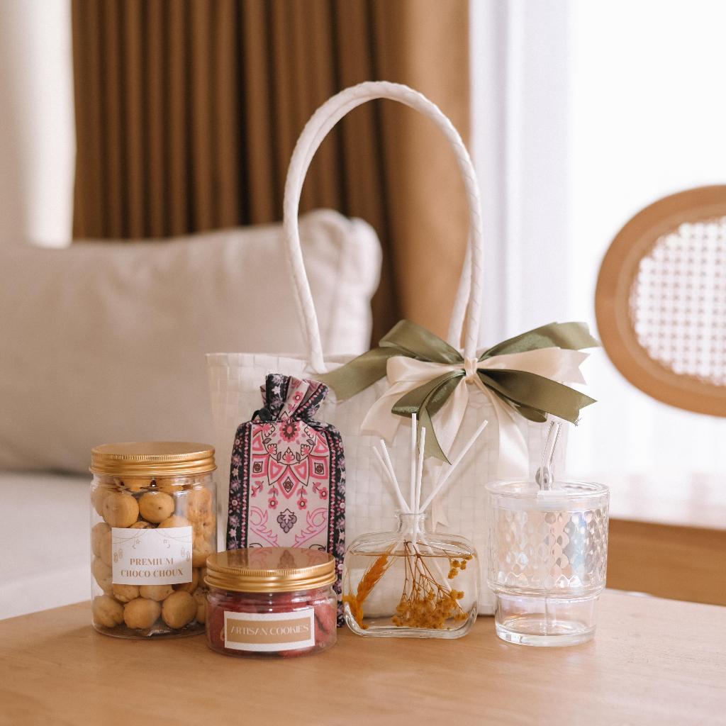 

Hikeen Hampers Bingkisan Lebaran Idul Fitri Eid 2025 Parcel Gift Premium Bingkisan Idul Fitri