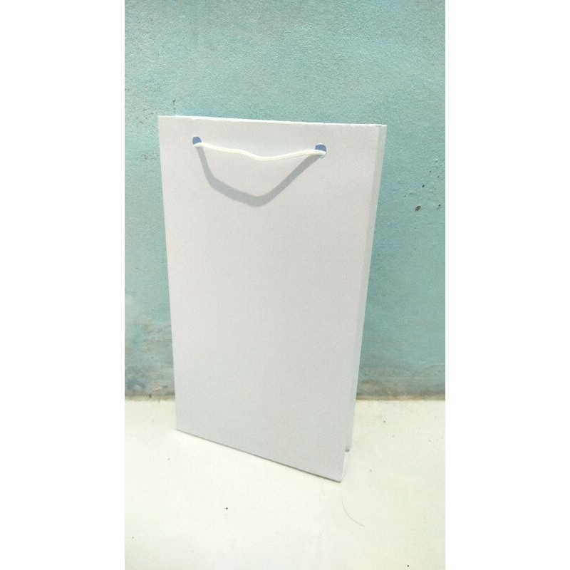 

Paperbag putih size 11x2x19cm
