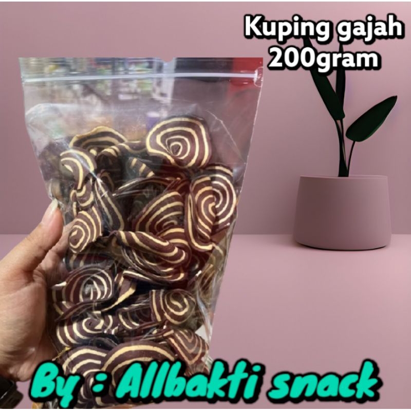 

TERLARIS KUPING GAJAH BERAT 200GRAM/SNACK JADUL/ALLBAKTI SNACK