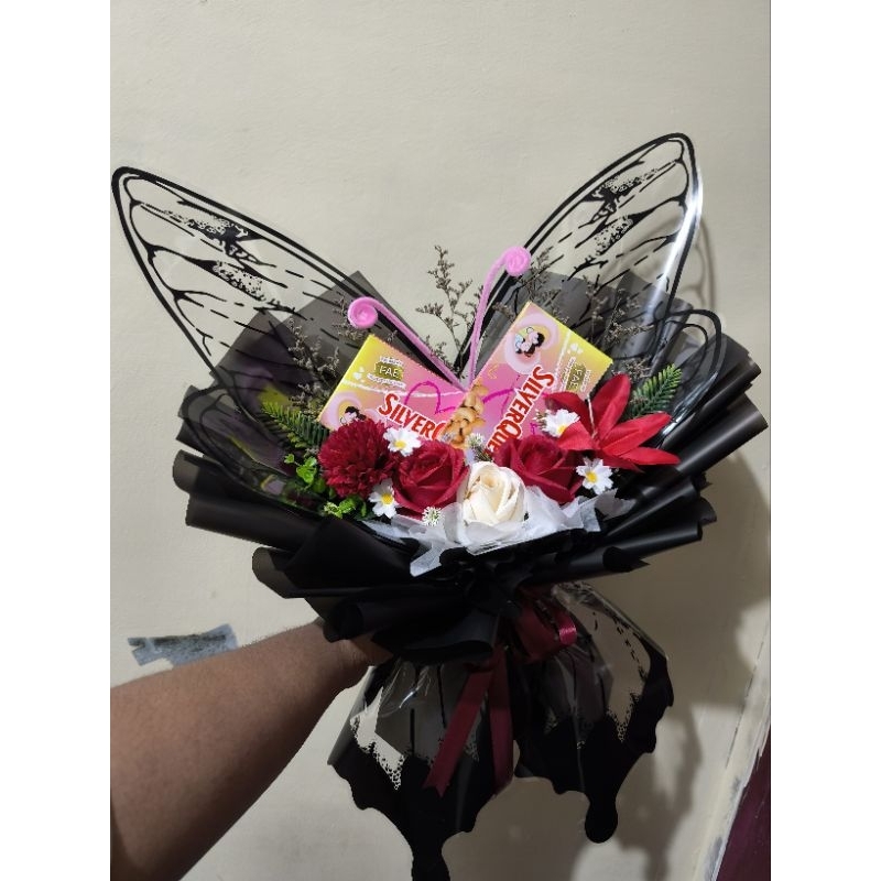 

Hadiah Valentine / Buket Valentine / coklat valentine / Buket coklat valentine / gift hari Valentine / Kado hari Valentine / Coklat Beruang / Coklat Silverqueen / Buket Murah / Hadian wisuda / Buket Wisuda