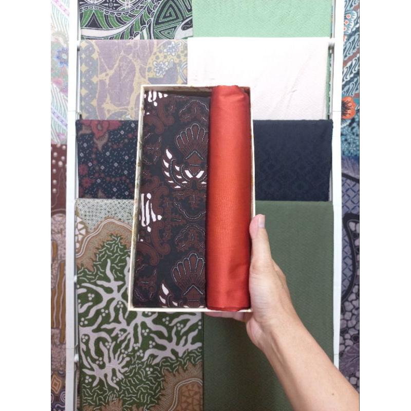 SET KEBAYA JARIK/KAIN BATIK SOGAN SOLO/JARIK SOGAN MOTIF PAKEM/JARIK SOGAN JOGJA/SETELAN KEBAYA