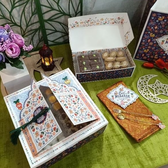 

Hamper Idul Fitri - SENJA - 6 Toples Sedang Atau 4 Toples Sedang + Nastar Taiwan 20 Sachet - Bisa pilih kookies