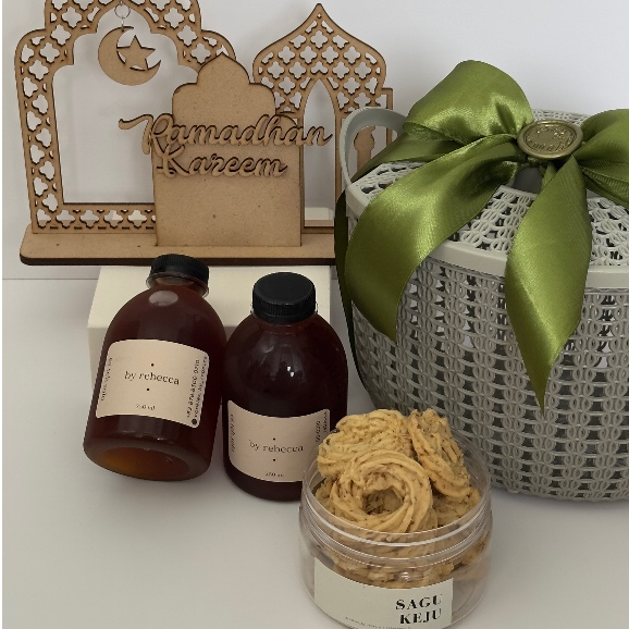 

Paket 1- Hampers Lebaran Kue Kering & Minuman Es Teh Solo