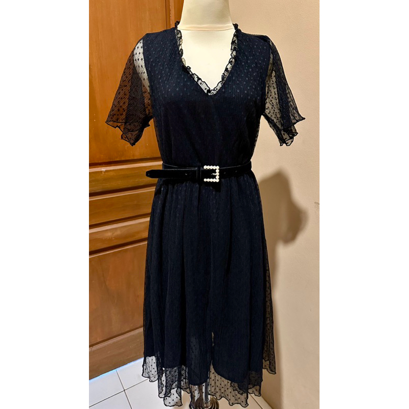 Preloved baju pesta dress , BACKLESS Dress Zara original , backless dress .