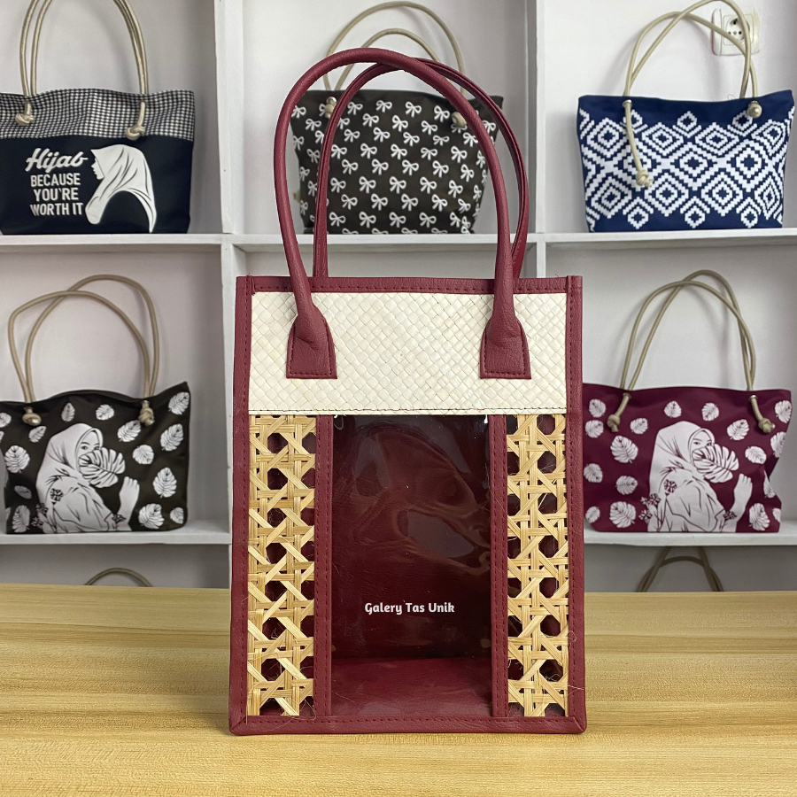 

Tas Parcel Untuk 4 Toples Silinder (Maroon) Keranjang Hampers Kombinasi Anyam Bambu