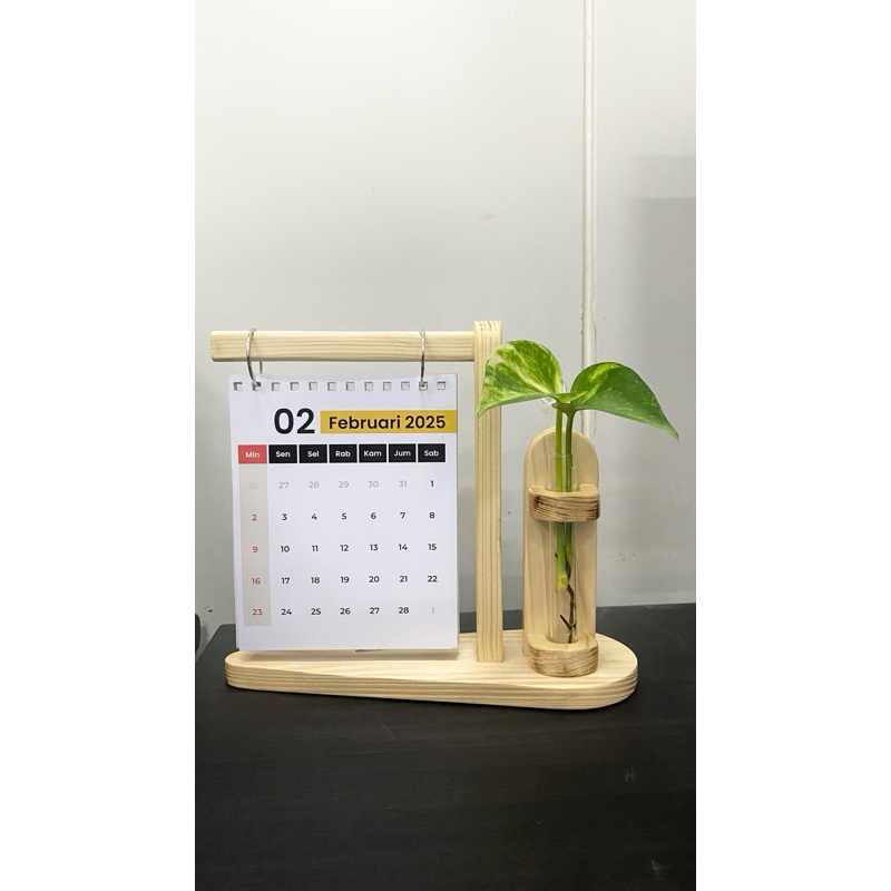 

Kalender Meja Kantor - Kayu