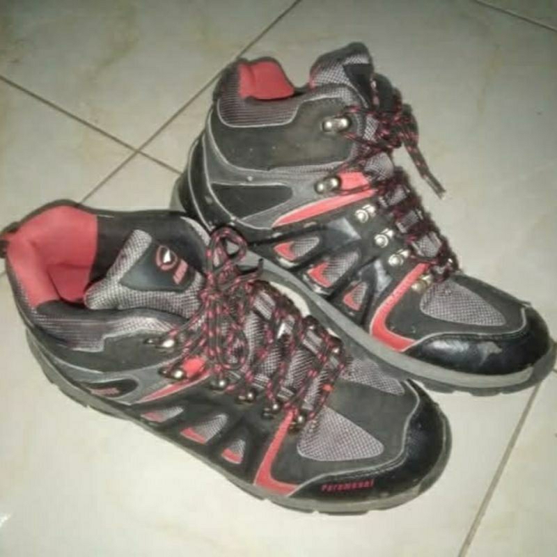 SEPATU GUNUNG SECOND
