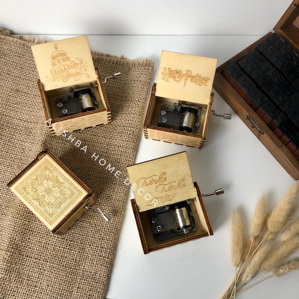 WOODEN MUSIC BOX/KOTAK MUSIK VINTAGE/KOTAK MUSIK MANUAL