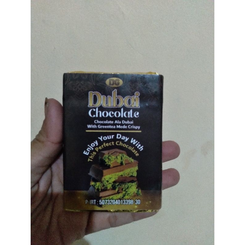 

COKLAT DUBAI MINI WITH GREENTEA MEDE CRISPY 90GR