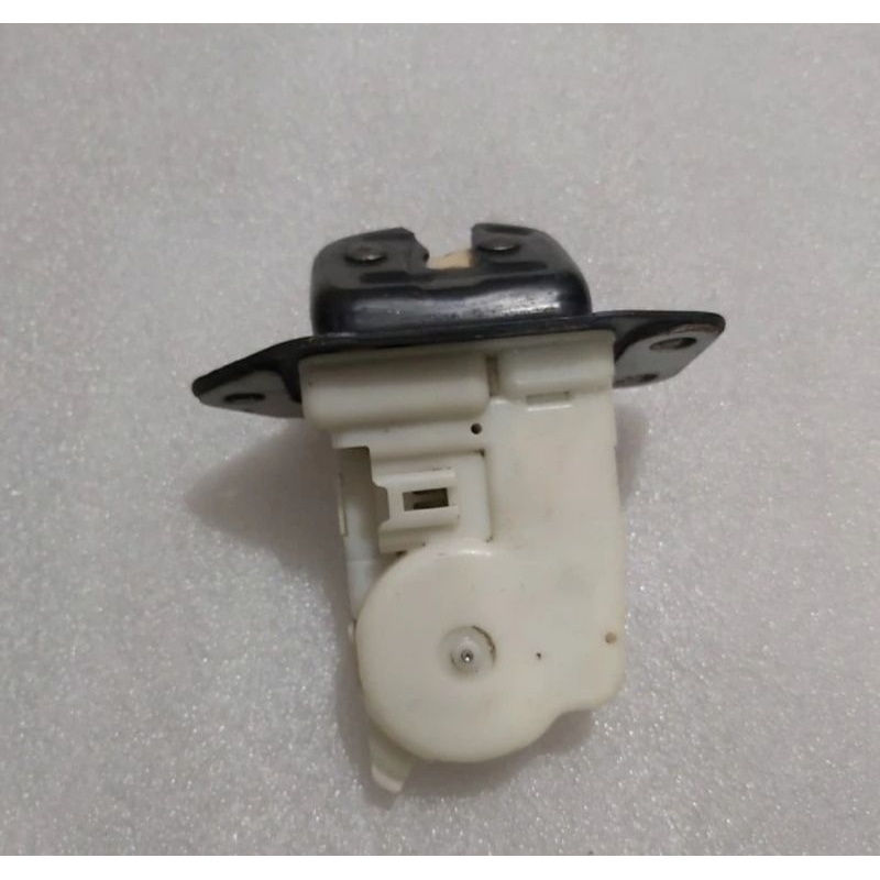 DoorLock pintu bagasi belakang Nissan Xtrail T31 ORI