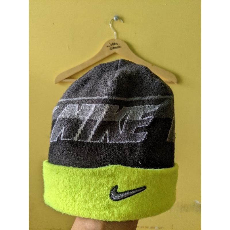 (Topi Branded) Nike Black Yellow Spell Out Logo Cuffed Beanies Hats 618546-010