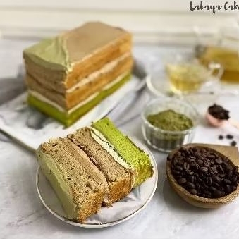 

LabayaCake lapis surabaya bolu lembut moist kue ulang tahun ultah kado gift hamper rasa kopi hazelnut latte lapsur cake kado graduation anniversary cemilan snack makanan kecil hadiah matxha espresso green tea hamper lebaran idul fitri natal