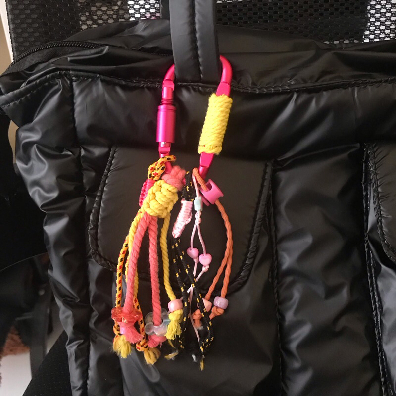gantungan kunci| gantungan kunci tali macrame| gantungan kunci warna warni| carabiner gunung| gantun