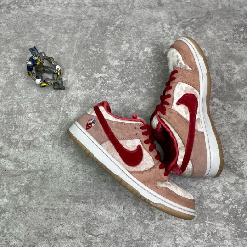 Nike SB Dunk Strangelove